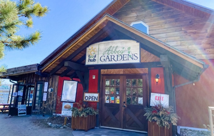 The entrance for Abbey Gardens.